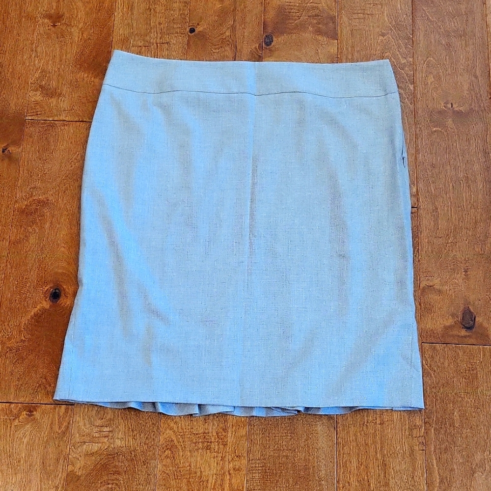 Women's NWT Limited Size 14 Grey and Cream Checked Pattern Skirt